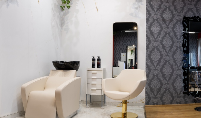 test Meble do salonu fryzjerskiego białe